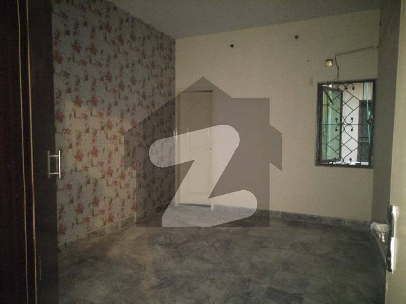 مصطفیٰ ٹاؤن لاہور میں 3 کمروں کا 4 مرلہ بالائی پورشن 23 ہزار میں کرایہ پر دستیاب ہے۔