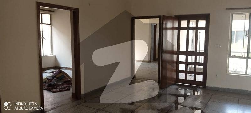 کینال ویو بلاک اے کینال ویو لاہور میں 6 کمروں کا 1 کنال مکان 1.3 لاکھ میں کرایہ پر دستیاب ہے۔