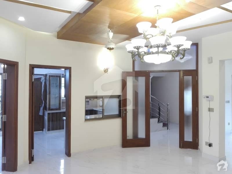 1 Kanal Upper Portion In Stunning LDA Avenue Is Available For Rent