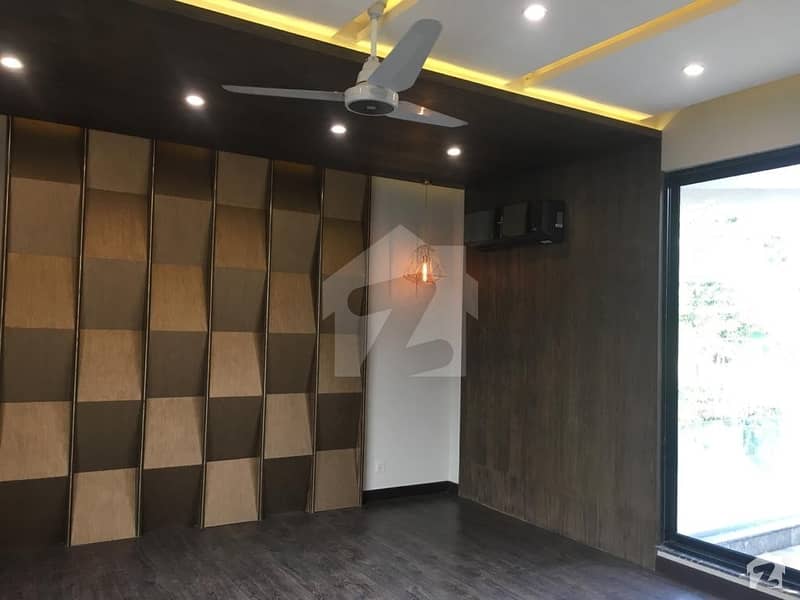 A Spacious 10 Marla House In Nishat Colony A Spacious 10 Marla House In Nishat Colony