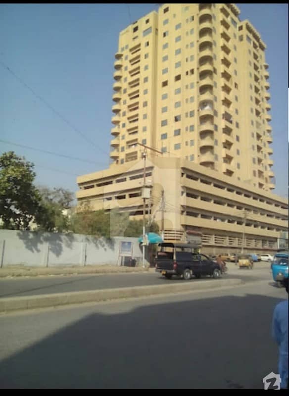 ایم ٹی خان روڈ کراچی میں 11 مرلہ دفتر 4.75 ارب میں برائے فروخت۔