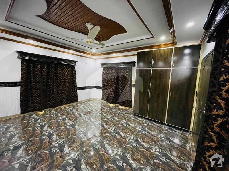 علی عالم گاڈرن لاہور میں 4 کمروں کا 9 مرلہ مکان 1.7 کروڑ میں برائے فروخت۔