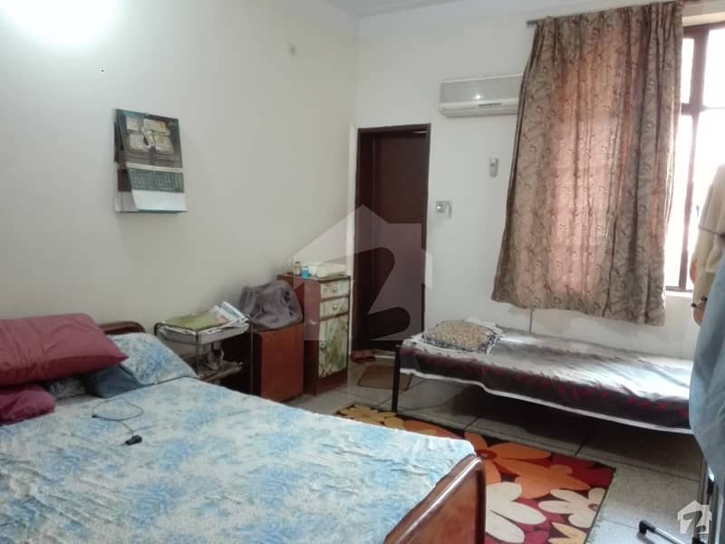 علامہ اقبال ٹاؤن ۔ نرگس بلاک علامہ اقبال ٹاؤن لاہور میں 5 کمروں کا 5 مرلہ مکان 1.4 کروڑ میں برائے فروخت۔