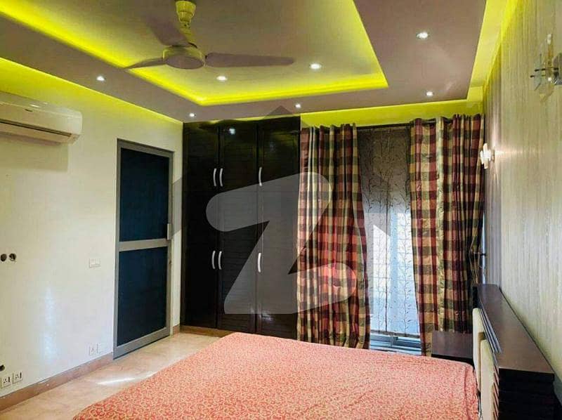 ڈی ایچ اے فیز 1 - بلاک این فیز 1 ڈیفنس (ڈی ایچ اے) لاہور میں 8 کمروں کا 1.25 کنال مکان 7 کروڑ میں برائے فروخت۔