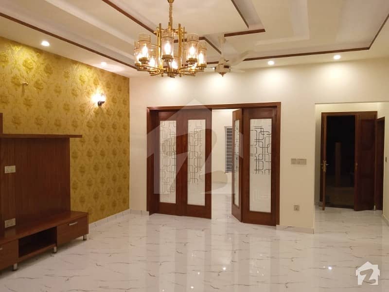 نشیمنِ اقبال فیز 2 نشیمنِ اقبال لاہور میں 5 کمروں کا 10 مرلہ مکان 2.3 کروڑ میں برائے فروخت۔