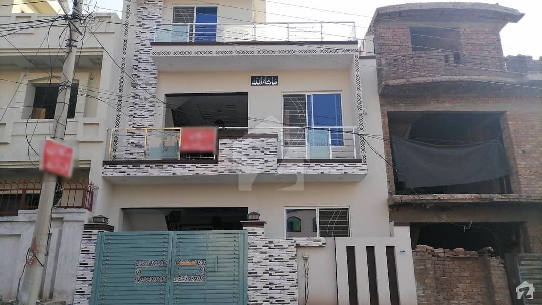گلزارِ قائد ہاؤسنگ سوسائٹی راولپنڈی میں 6 کمروں کا 11 مرلہ مکان 2.5 کروڑ میں برائے فروخت۔