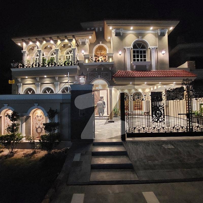 اسٹیٹ لائف ہاؤسنگ سوسائٹی لاہور میں 5 کمروں کا 1 کنال مکان 5.5 کروڑ میں برائے فروخت۔ اسٹیٹ لائف ہاؤسنگ سوسائٹی لاہور میں 5 کمروں کا 1 کنال مکان 5.5 کروڑ میں برائے فروخت۔