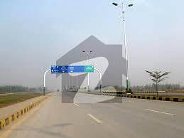 ڈی ایچ اے فیز 5 - بلاک ای فیز 5 ڈیفنس (ڈی ایچ اے) لاہور میں 1 کنال رہائشی پلاٹ 4.45 کروڑ میں برائے فروخت۔