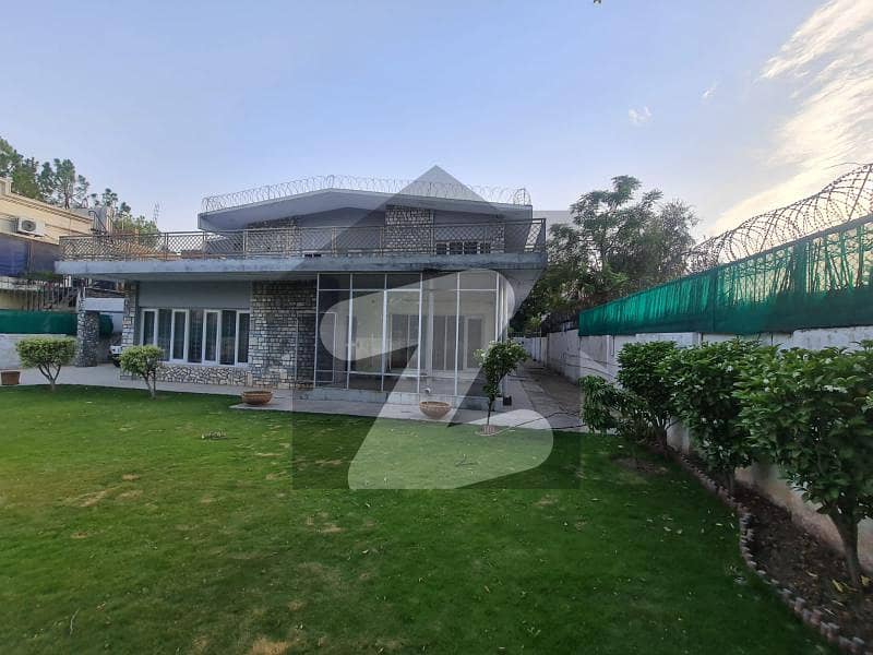 Old House for Sale Measuring 933 Square Yards for Sale in Sector E-7 Islamabad