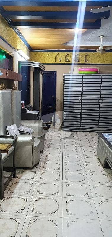 مدینہ ٹاؤن فیصل آباد میں 5 کمروں کا 10 مرلہ مکان 2.45 کروڑ میں برائے فروخت۔