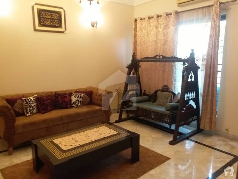 کینٹ لاہور میں 7 کمروں کا 2 کنال مکان 14 کروڑ میں برائے فروخت۔