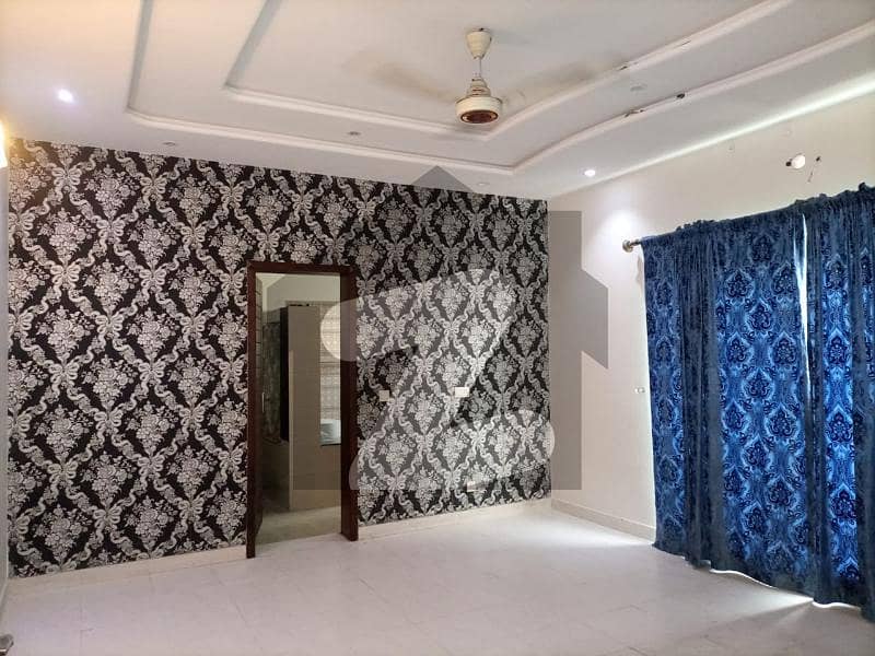 1 Kanal Lower Portion Hot Location In Hbfc Society Available For Rent