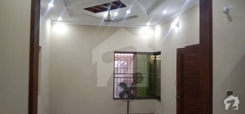 الرحمان گارڈن فیز 4 الرحمان گارڈن لاہور میں 4 کمروں کا 5 مرلہ مکان 40 ہزار میں کرایہ پر دستیاب ہے۔