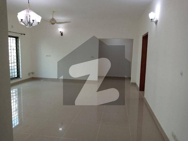 3 Beds 10 Marla 1st floor Flat For Sale 3 Beds 10 Marla 1st floor Flat For Sale