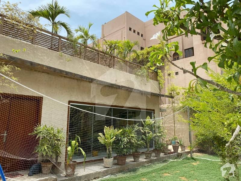 ڈی ایچ اے فیز 4 ڈی ایچ اے کراچی میں 3 کمروں کا 1.2 کنال مکان 8.5 کروڑ میں برائے فروخت۔