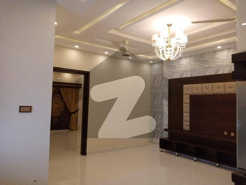 بحریہ ٹاؤن ۔ بلاک سی سی بحریہ ٹاؤن سیکٹرڈی بحریہ ٹاؤن لاہور میں 5 کمروں کا 10 مرلہ مکان 3.65 کروڑ میں برائے فروخت۔