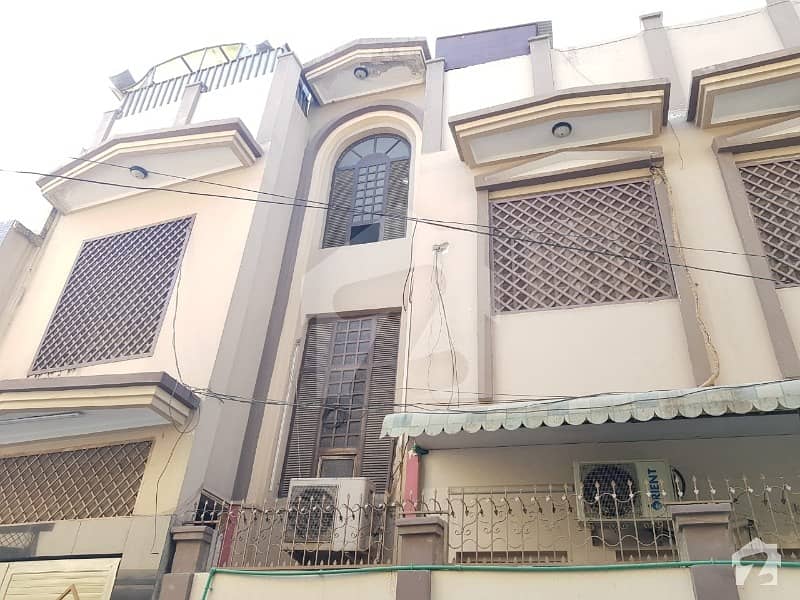 حسین آباد کالونی پشاور میں 7 کمروں کا 6 مرلہ مکان 3 کروڑ میں برائے فروخت۔