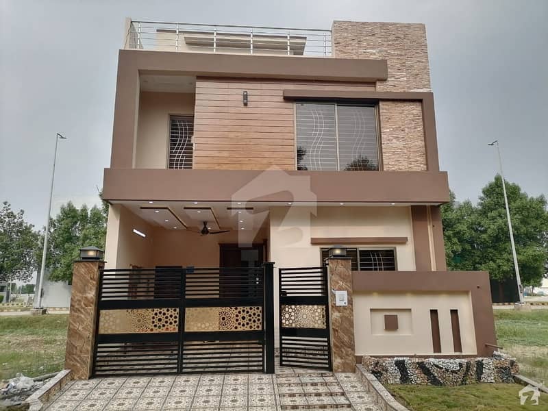 Block Ee, Hot Location Brand New House For Sale