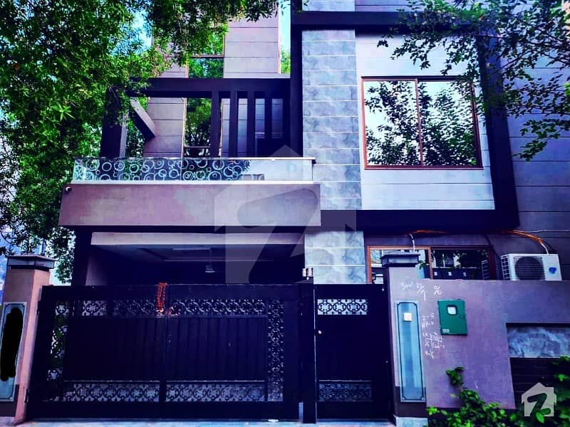 6 Marla House Outclass For Sale In Sector D Bahria Town Lahore