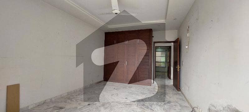ایف ۔ 7 اسلام آباد میں 6 کمروں کا 1.07 کنال مکان 4.35 لاکھ میں کرایہ پر دستیاب ہے۔