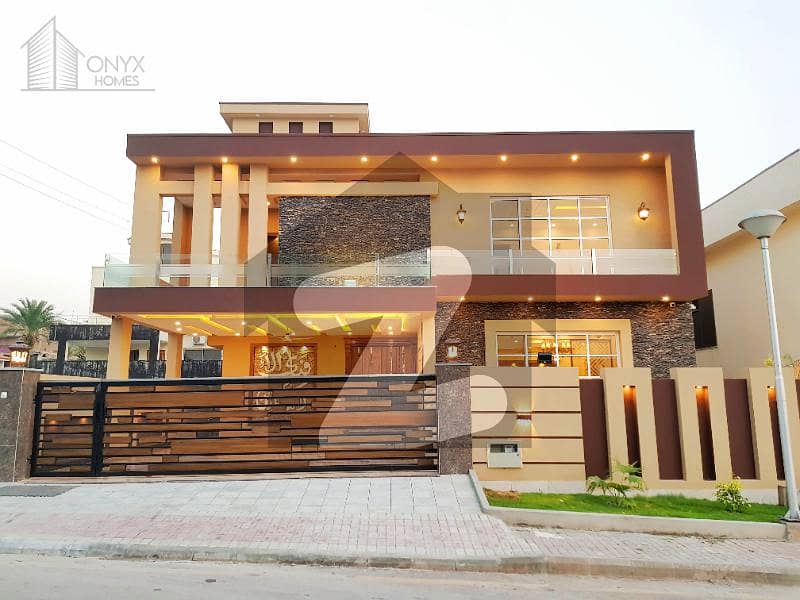 High Quality 1 Kanal Designer House For Sale With Beautiful Lawn