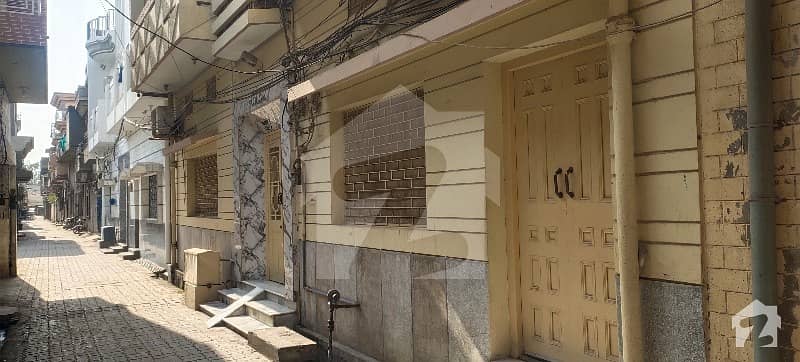 مسلم کالونی سیالکوٹ میں 4 کمروں کا 5 مرلہ مکان 1.65 کروڑ میں برائے فروخت۔