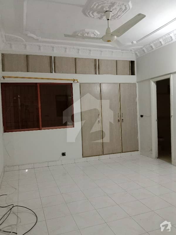 1800 Square Feet Flat Situated In Clifton - Block 2 For Sale