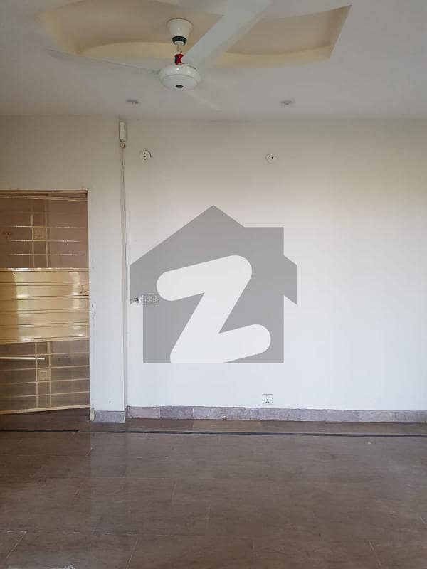570 Square Feet Flat Good Location For Sale