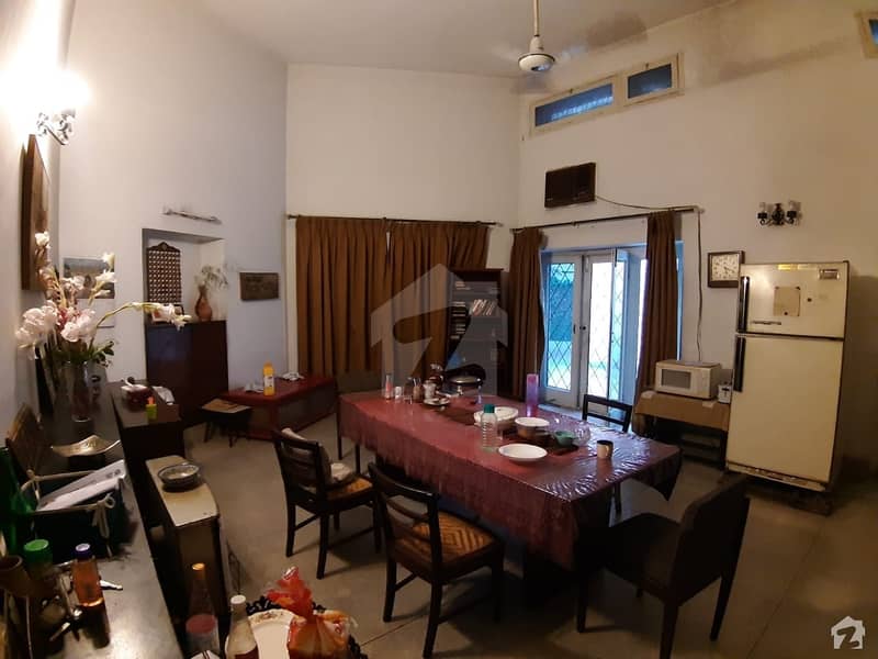 Model Town House Sized 1 Kanal Is Available