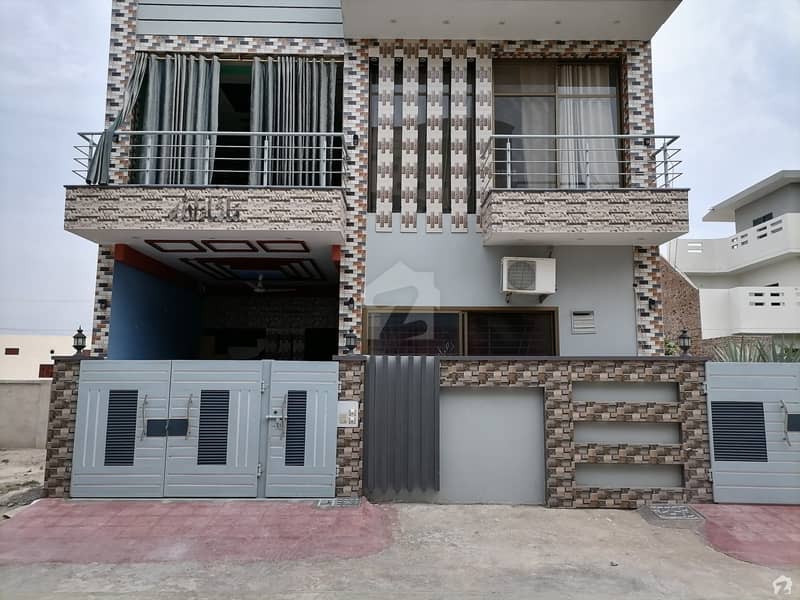 House For Grabs In 10.5 Marla Rahim Yar Khan
