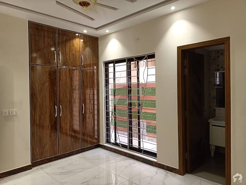 ماڈل ٹاؤن ایکسٹینشن ماڈل ٹاؤن لاہور میں 3 کمروں کا 5 مرلہ مکان 2 کروڑ میں برائے فروخت۔