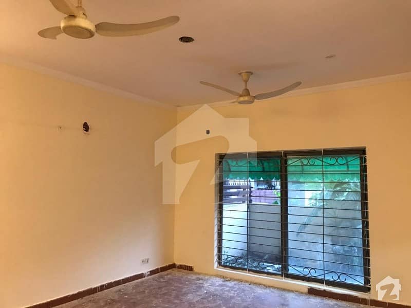 10 Marla House Available For Sale In Askari 10 Sector C