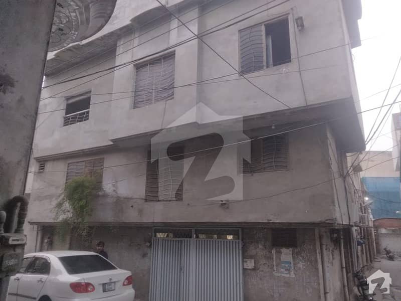 داتا گنج بخش ٹاؤن لاہور میں 5 کمروں کا 3 مرلہ مکان 1 کروڑ میں برائے فروخت۔