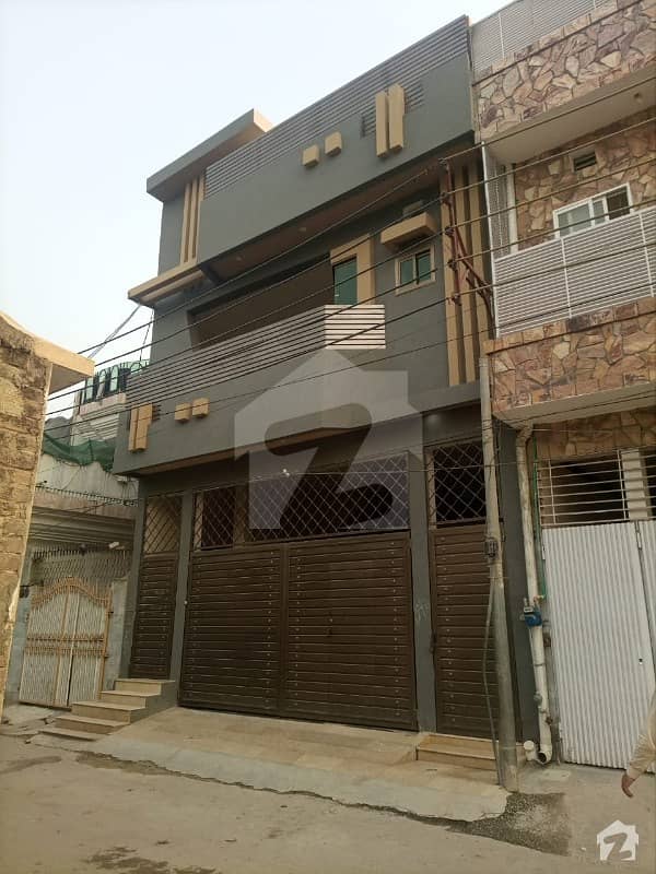 حیات آباد فیز 4 حیات آباد پشاور میں 8 کمروں کا 5 مرلہ مکان 3.3 کروڑ میں برائے فروخت۔