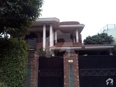 Defence Offer 2 Kanal 3 Bed Upper Portion Is Available For Rent