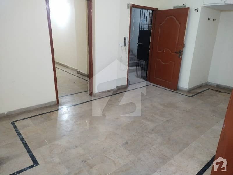 DEFENCE PHASE 7 JAMI COMMERCIAL FLAT FOR RENT 3 BEDROOM DRAWING DINING MARBLE FLOORING FAMILY BUILDING 1100 SQUARE FEET 3RD FLOOR