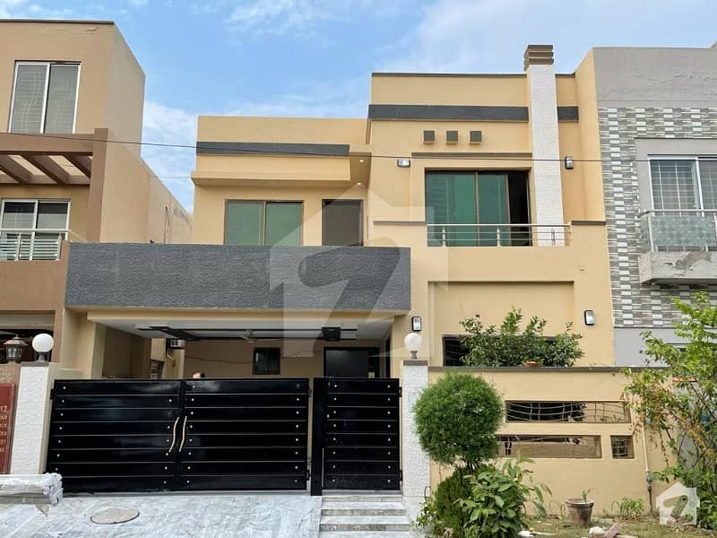 8 Marla Outclass house for sale in sector B Bahria town lahore