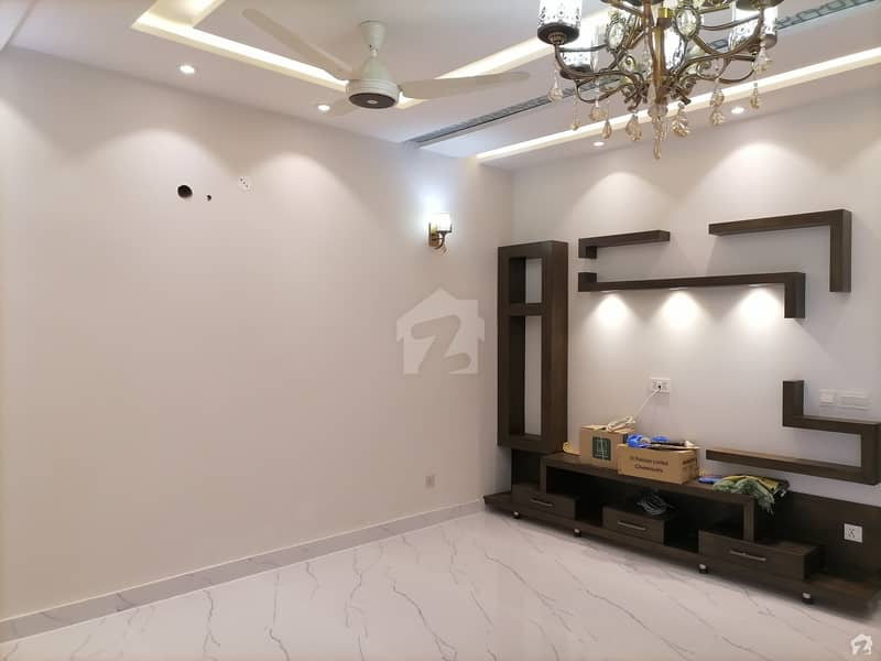 ای ایم ای سوسائٹی ۔ بلاک جے ای ایم ای سوسائٹی لاہور میں 4 کمروں کا 10 مرلہ مکان 2.75 کروڑ میں برائے فروخت۔