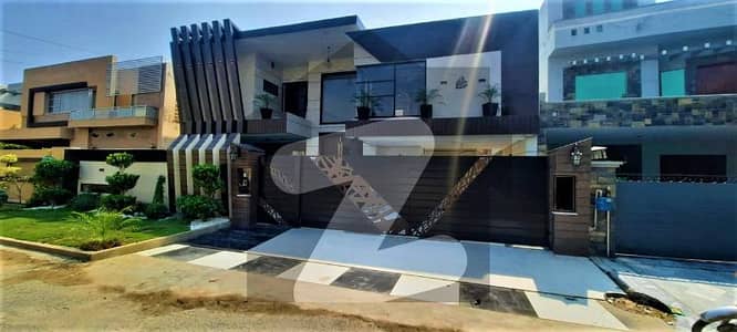 Most Beautiful 1 Kanal Bungalow With Swimming Pool Near Park Most Beautiful 1 Kanal Bungalow With Swimming Pool Near Park