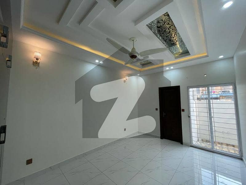 لیک سٹی - سیکٹر M7 - بلاک اے لیک سٹی ۔ سیکٹرایم ۔ 7 لیک سٹی رائیونڈ روڈ لاہور میں 5 کمروں کا 7 مرلہ مکان 2.3 کروڑ میں برائے فروخت۔