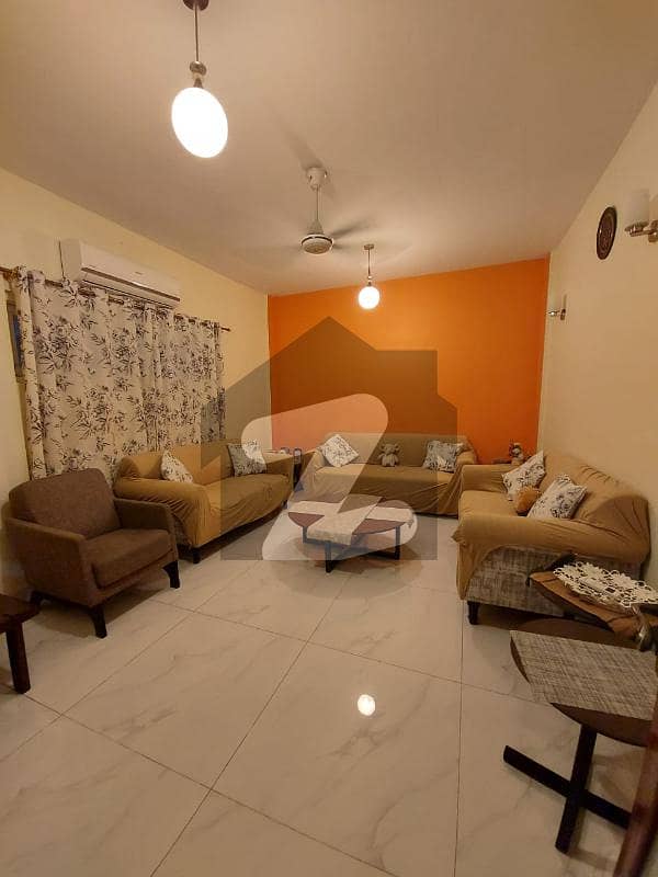 کلفٹن ۔ بلاک 9 کلفٹن کراچی میں 3 کمروں کا 8 مرلہ فلیٹ 2.5 کروڑ میں برائے فروخت۔