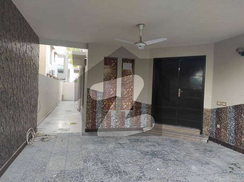 10 Marla Used Designer House For Sale In Takbeer Block Bahria Town Lahore