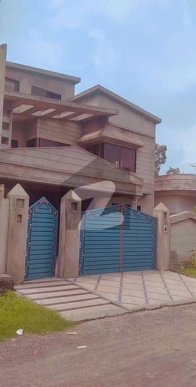 1 Kanal House For Sale In Muhafiz Town, D-block On Main Boulevard Road