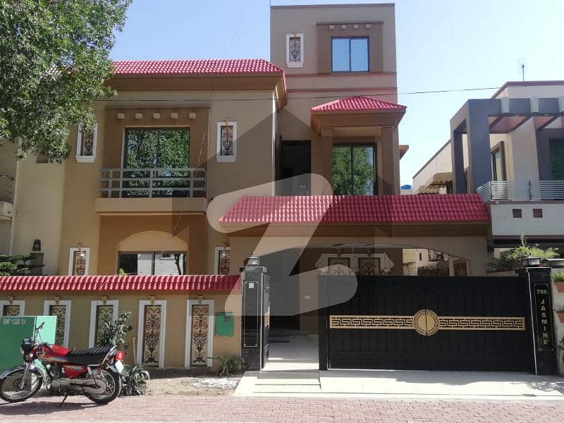 10 Marla new House With 5 BEDS for Sale In Jasmine Block Bahria Town
