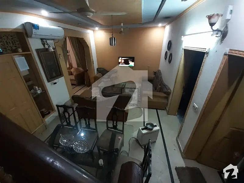 جوہر ٹاؤن فیز 2 - بلاک ایم جوہر ٹاؤن فیز 2 جوہر ٹاؤن لاہور میں 3 کمروں کا 5 مرلہ مکان 1.25 کروڑ میں برائے فروخت۔