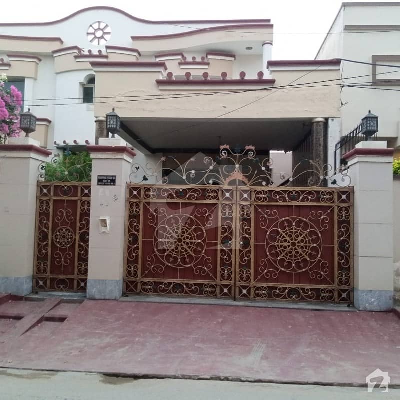 آفیسرز کالونی 2 فیصل آباد میں 6 کمروں کا 19 مرلہ مکان 4.5 کروڑ میں برائے فروخت۔