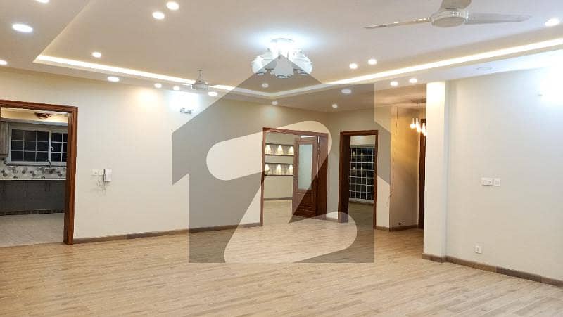 One Kanal House For Sale At Prime Location