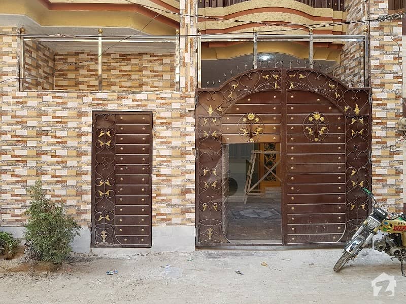 ڈلا زیک روڈ پشاور میں 8 کمروں کا 5 مرلہ مکان 1.55 کروڑ میں برائے فروخت۔