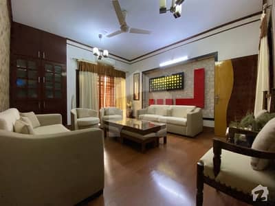 400 Sq Yards Old Maintained House 400 Sq Yards Old Maintained House