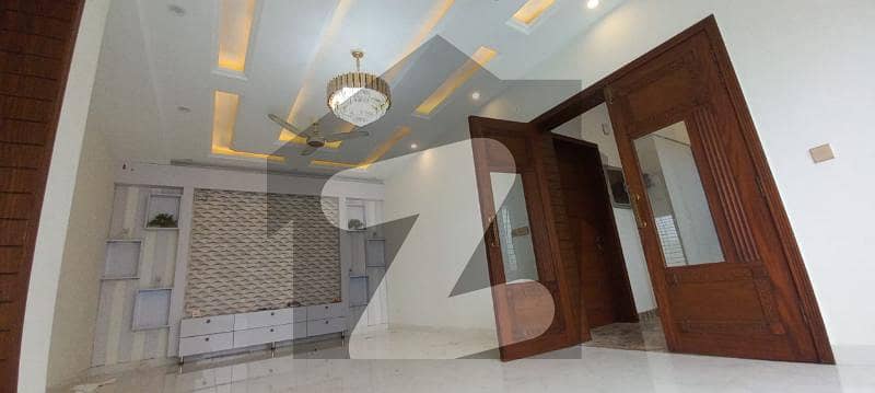 ایڈن سٹی ایڈن لاہور میں 4 کمروں کا 9 مرلہ مکان 1.05 لاکھ میں کرایہ پر دستیاب ہے۔